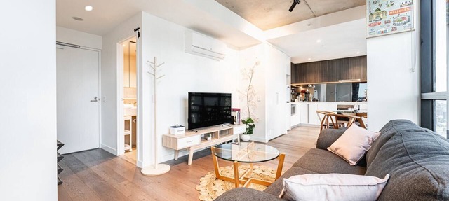 Stylish Southbank 1-bedroom with pool and Gym