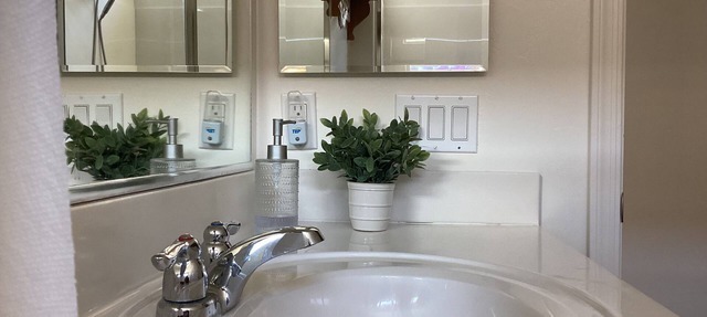 Stylish studio with kitchenette, Private entry. Fast Wi-Fi. & Near to hospitals,