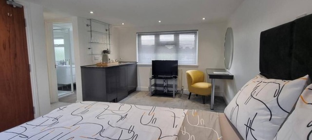 Stylish Suites with kitchenette 6