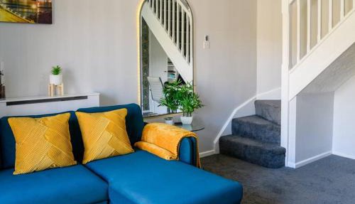 Stylish Two-bed House Birmingham with Parking