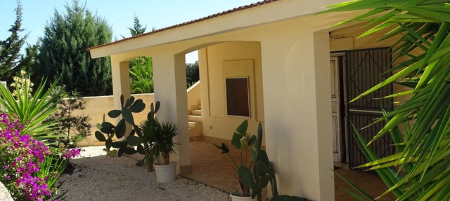 Stylish villa with beautiful views from the roof terrace over olive groves to the sea