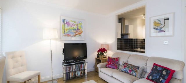 Sublime flat with Thames view