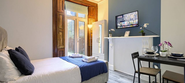 Suite-Deluxe-Shared Bathroom-Street View-2