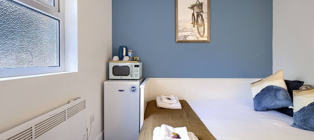 Suite-Deluxe-Shared Bathroom-Street View-3