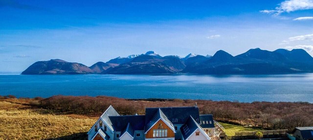 Suleskerry: stunning views, hot tub & games room
