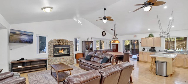 Summit Estates Escape by Big Bear Vacations | Hot Tub | Pool Table | Walk To Resort Lifts