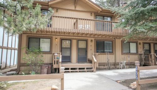 Summit Getaway Condo - Affordable and ideally located, Wood burning fireplace! Walk to Ski Resort