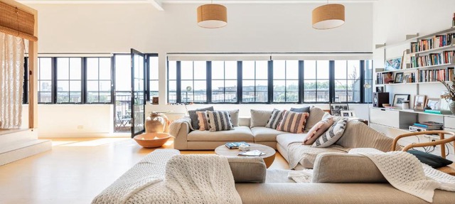 Sun-Splashed Art Deco Loft - Yoga Zone, Hackney