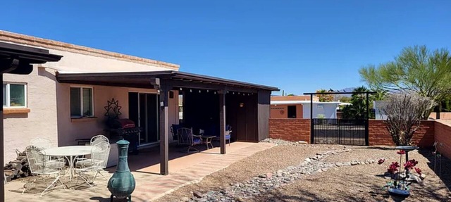 Sunny 2bd Retreat with Mountain Views, Fireplace, AZ Room & GVR Access!