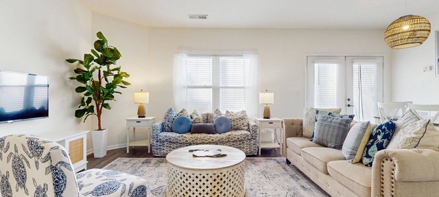 Sunny 2BR Pool View in Pet Friendly Resort w/Pool Access