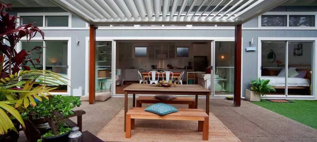 Sunny and modern villa located 5 mins walk from Avalon Beach!