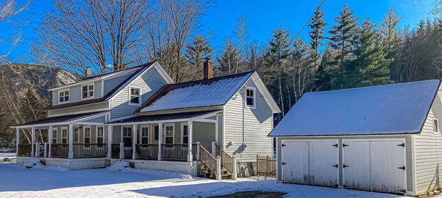 Sunny, dog-friendly home with a fenced yard, washer/dryer