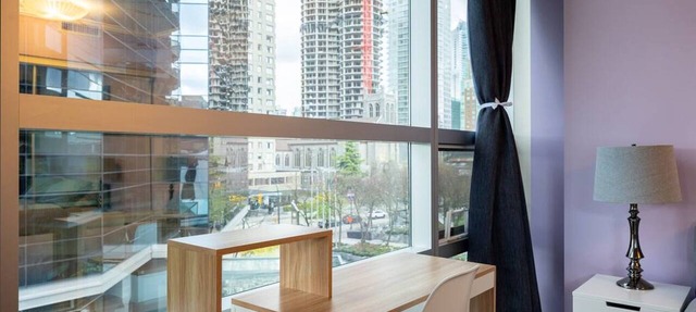 Sunny Downtown Treehouse, Stroll to English Bay