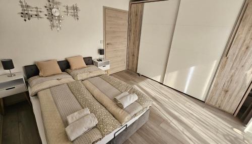 Sunny room 1
