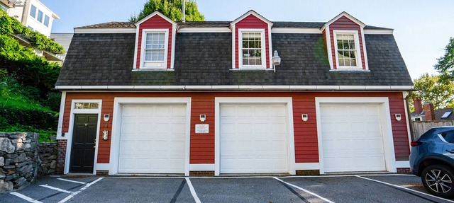Sunny Studio Loft Next to RISD & Brown w/Parking!