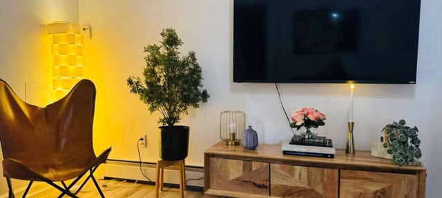 Sunny, Stylish Loft