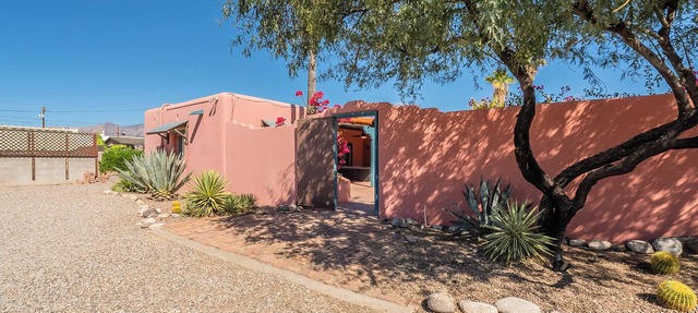Sunset Manor: Secluded 5BD/3BA w/Pool in Midtown
