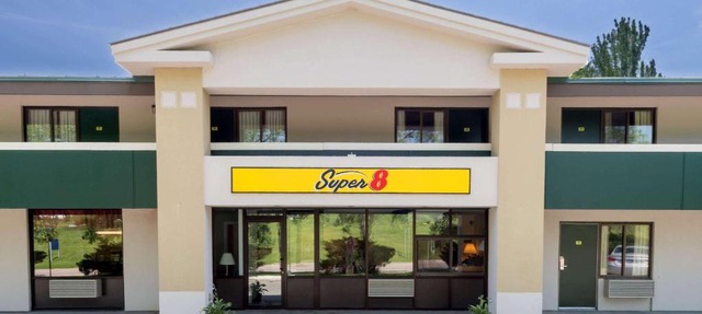 Super 8 by Wyndham White River Junction