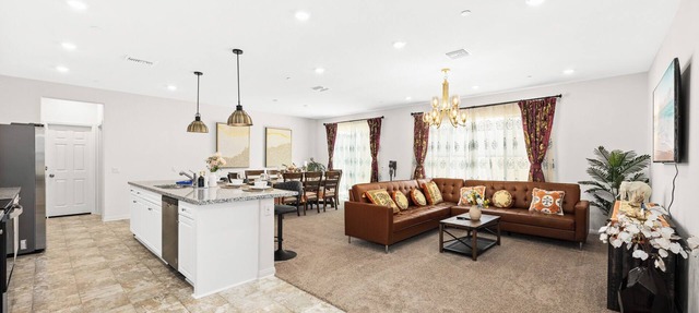 Superb 6BD/4BA villa in Riverside with WiFi, King Beds Large space, clean new