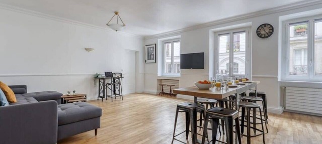 Superb Large and New 4bds Flat - Heart of Paris 10