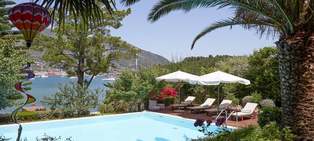 Superb waterfront villa with private pool, jetty, motorboat included and sauna