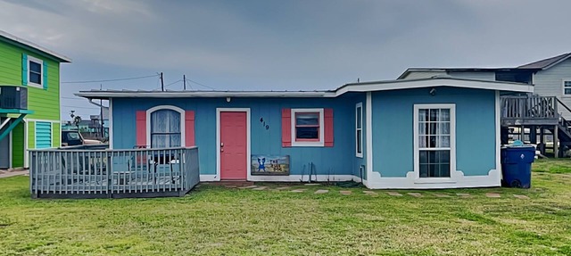 Surfside Escape | Pet-Friendly + Pool Access!