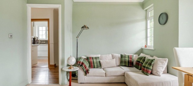 Surrey's Charming Modern Maisonette with Parking - Pass the Keys