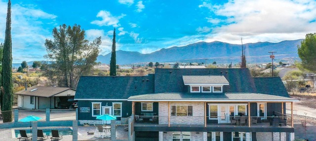 Swim & Stay at Old Town Overlook Across from Merkin Vineyards