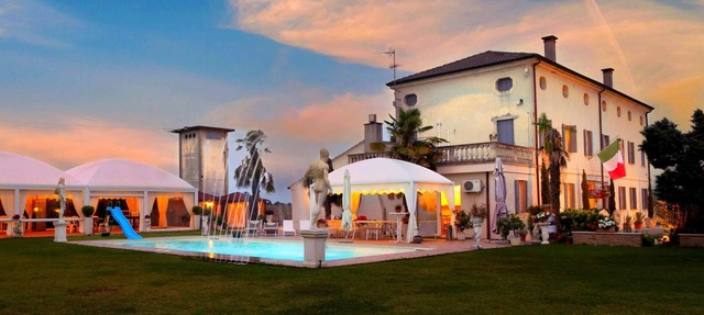 Tenuta "Villa Dalla Benetta" Pool - Wassermassage by Interhome
