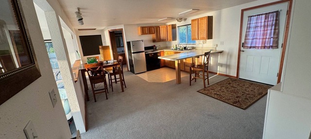 Terrific studio apartment in Ninilchik with stunning views.