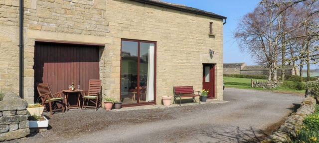 THE BARN AT HEATH HALL FARM, pet friendly in Sowerby Bridge