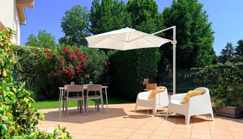 The Beekeeper, country escape with terrace & bike room near Parma
