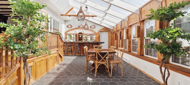 The Birch 13BR Villa 2 min from Mt. Snow Hot Tub Pool