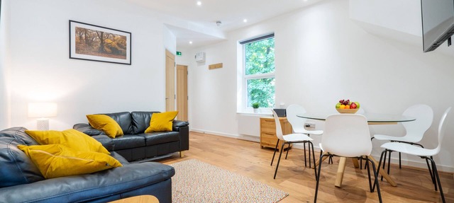 THE BOTANICAL FLAT 1, pet friendly in Sharrow