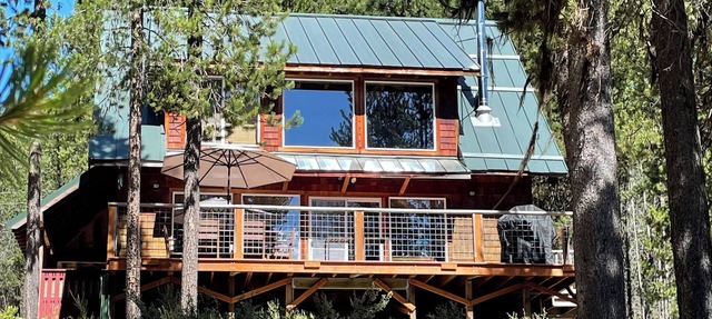 The Cabin at Crescent Creek. Best of the Central Oregon area at Crescent Lake!