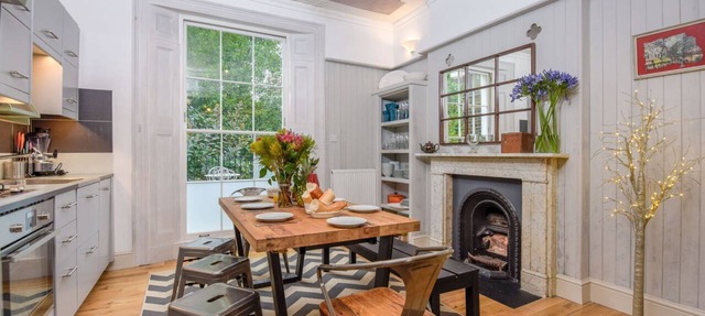 The Camden Chic Townhouse - accommodates 14 guests in vibrant Camden Town