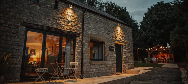The Cow Shed - with panoramic views of Miller's Dale