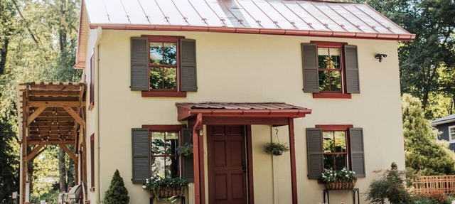 The Creekside Cottage: Downtown | Pet-Friendly