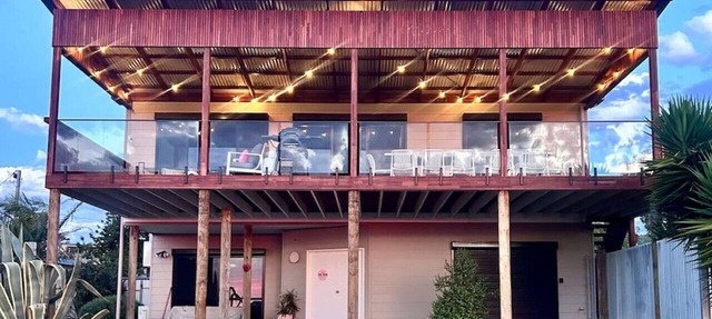 The Deck at Sellicks ~ Family friendly entertainer
