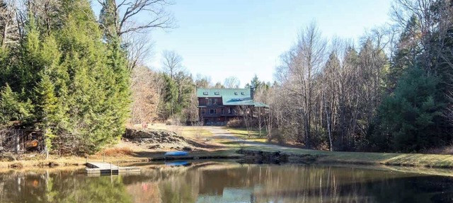 The Dover Hideaway | Hot Tub & Close to Mt. Snow