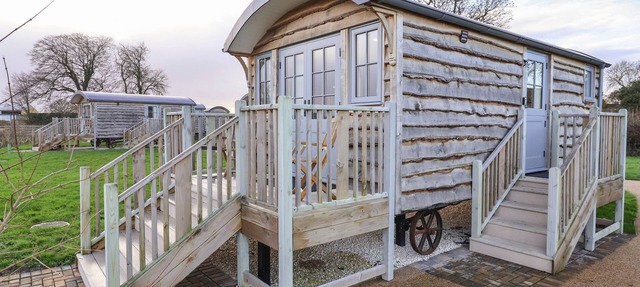 THE FENTON, character holiday cottage, with a garden in Tadcaster