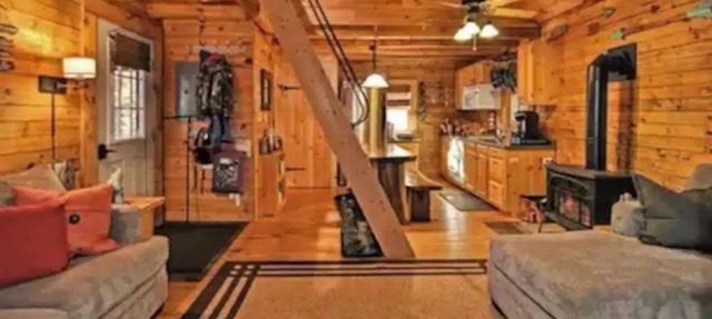 “The Great Escape” Log Cabin in small town NH 💕