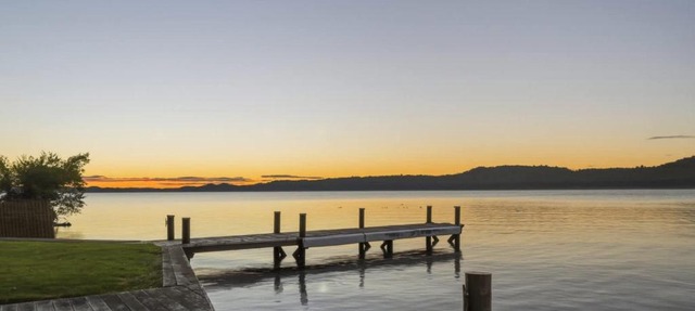The Lion House - Rotoiti Lakefront Beach & Jetty