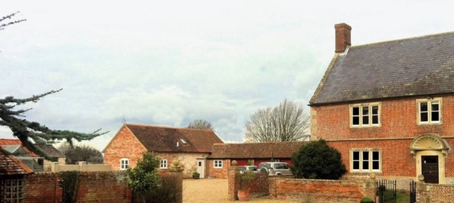The Milk House, beautiful dairy cottage, pet friendly and beautiful views
