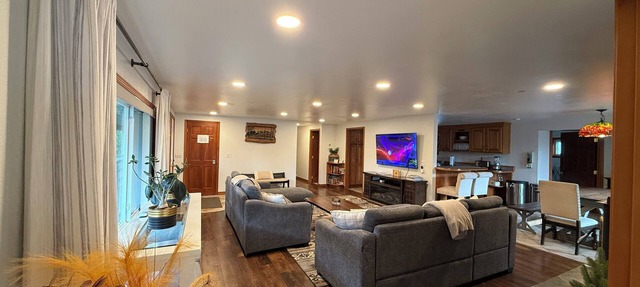 The Moose Pad, Rustic Luxury, Spacious & serene, 4bed, Sleeps 12, Spa + hot tub