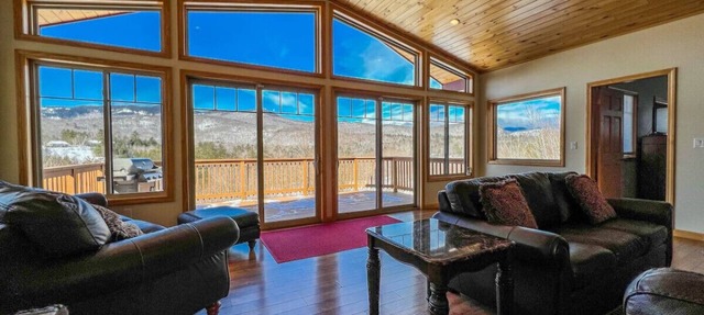 The Mountainview Escape | Luxury, Views & Hot Tub