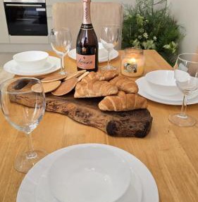 The New Village Cosy Home! 4a