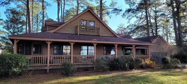 The Quarter Deck/Spacious Home with Water views!