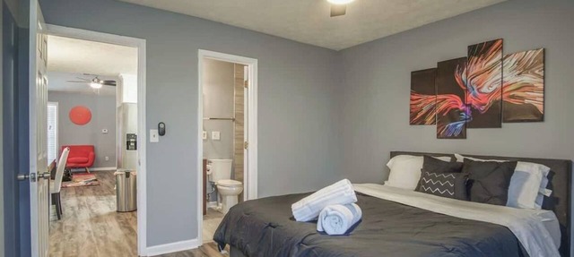 The Rosewood Townhouse - 10 mins to horse park!