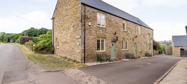 THE RUMBLINGS 1, pet friendly, character holiday cottage in Barlow